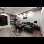 Cozy Studio In The Heart Of Heliopolis, Cairo!