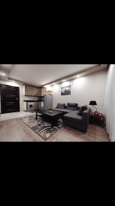 Apartment Cozy In The Heart Of Heliopolis, Cairo!